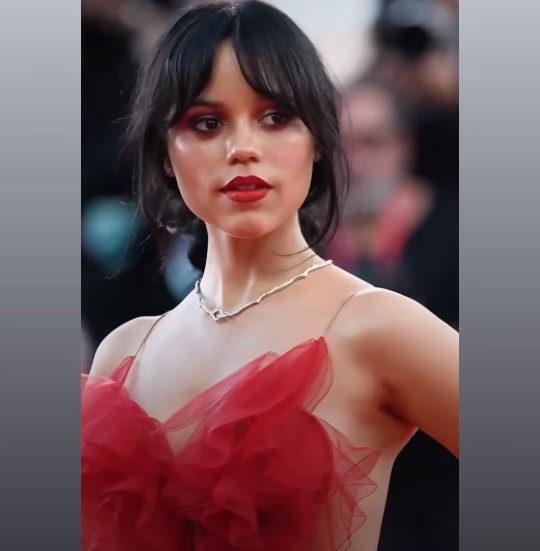 Jenna Ortega çok havalı değil mi?