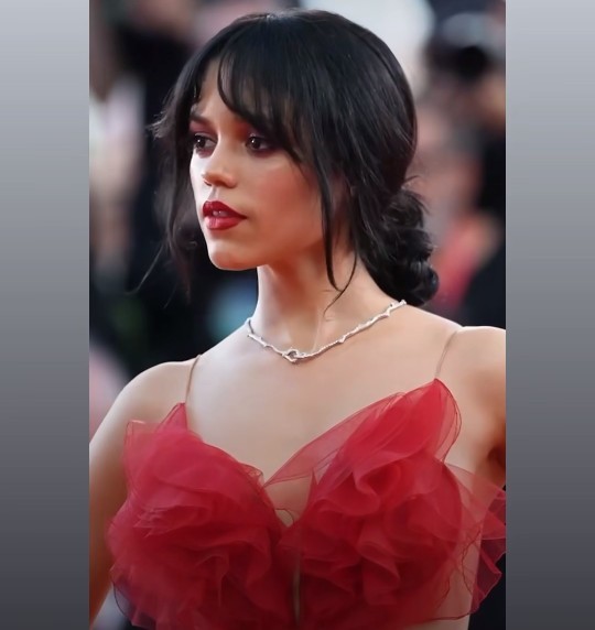 Jenna Ortega çok havalı değil mi?