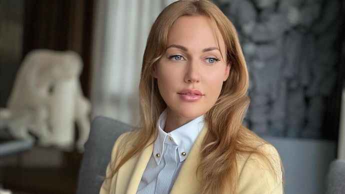 Meryem Uzerli balkonda bornozuyla poz verdi! Böyle pozlar paylaşabilirmisin?