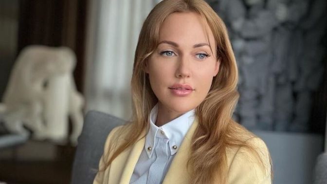 Meryem Uzerli balkonda bornozuyla poz verdi! Böyle pozlar paylaşabilirmisin?