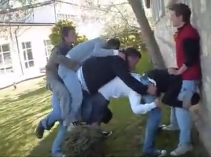 Erkekler neden şiddet seviyorlar?