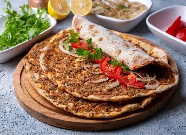Lahmacun sevmeyen, insan sevemez katılıyor musunuz?