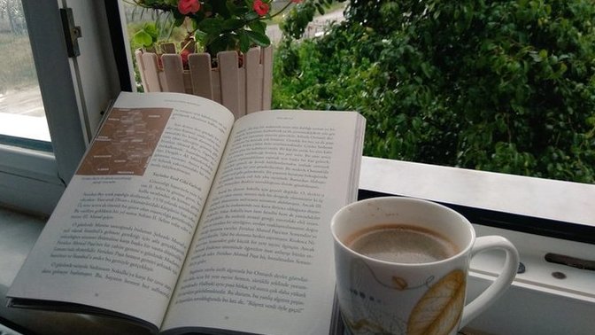 Yağmur, kitapların ve kahven olduğunda hayat daha çekilir mi geliyor?