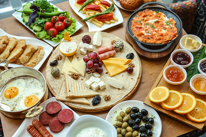 Kahvaltı dediğin nasıl olur?