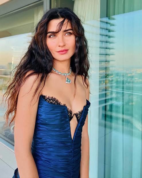 Tuba Büyüküstün sizce güzel mi?