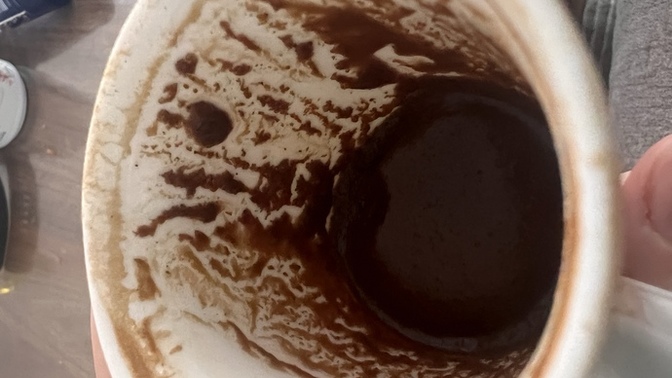 Kahve falı bakabilen var mı?