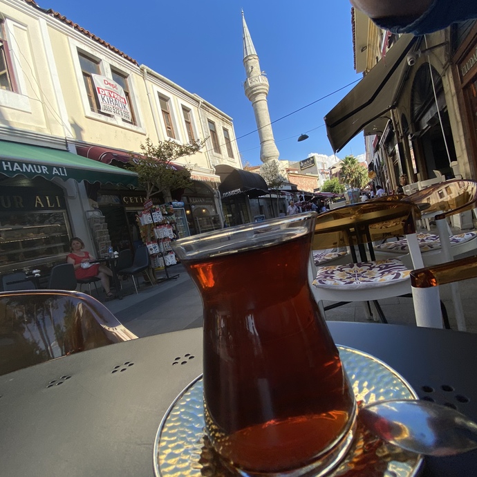 sabah uyanınca,bir gözü kapalı kahve içenler?