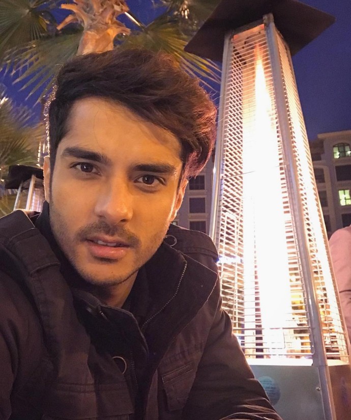Bu adam nasıl sizce görünüş olarak?