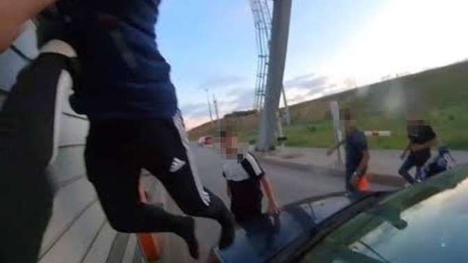 Yolda yürürken eşine/sevgiline laf atsalar ne yaparsin?