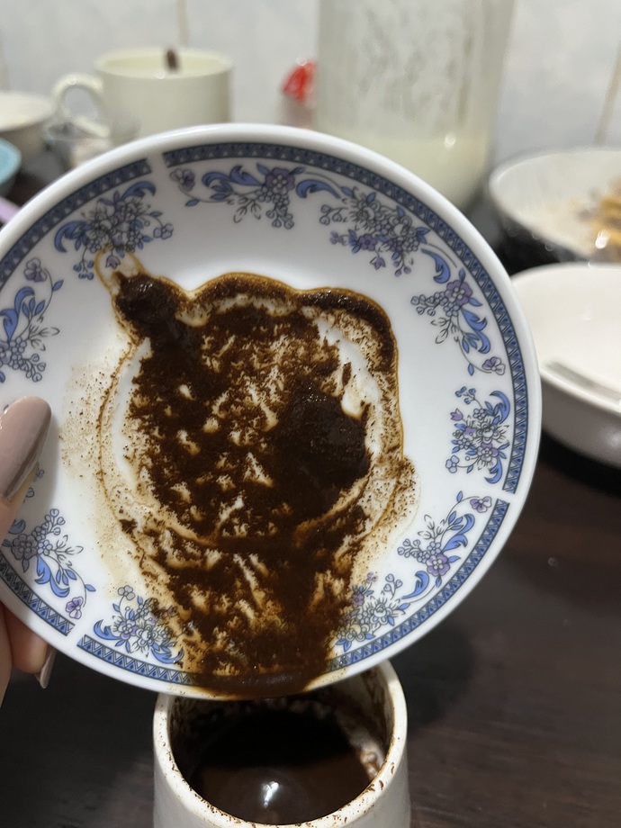 Kahve falı yorumlayabilen var mı?