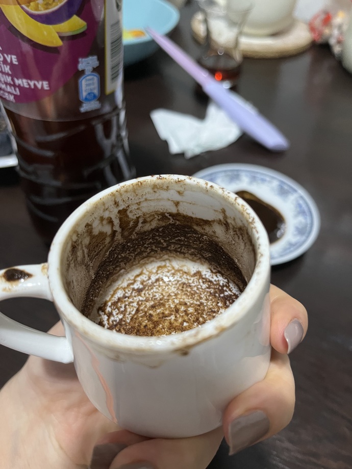 Kahve falı yorumlayabilen var mı?
