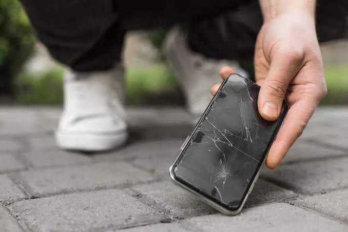 Çok fazla çok sert telefon düştüğünde ne olur?