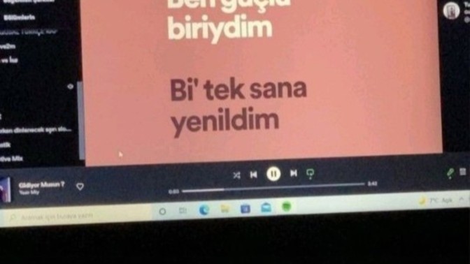 Gördükçe sarhoş olduğunuz biri var mı?