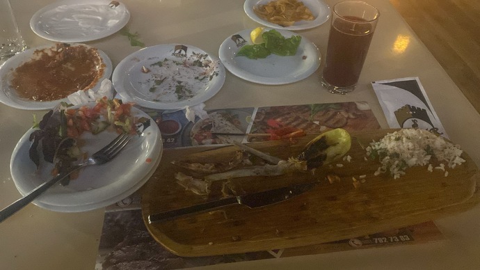 Yediklerini paylaşmak görgüsüzlük müdür?