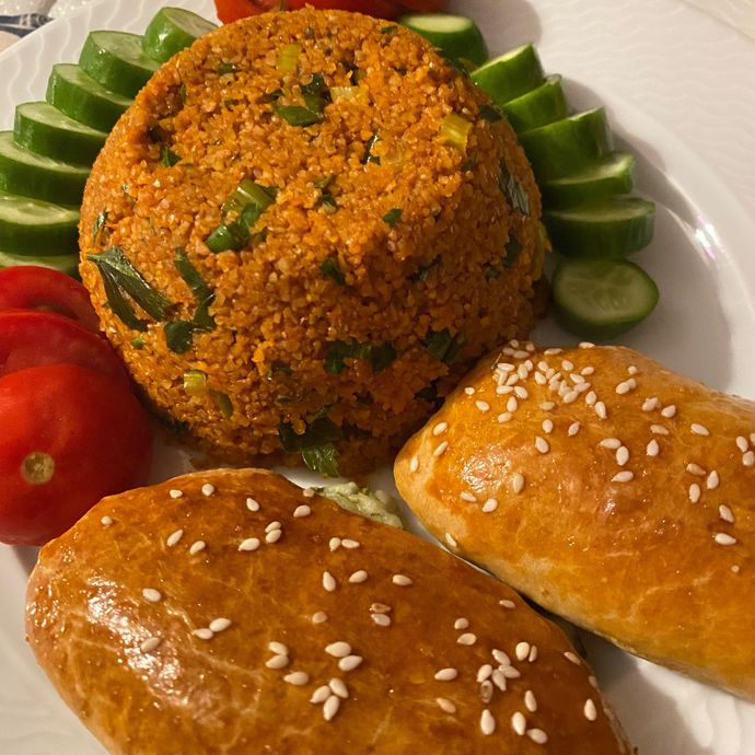 Bu kısır ve poğaça ile evde kalır mıyım?