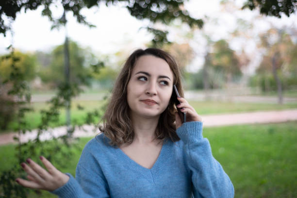 Biriyle konuşurken telefonu kapatmak için en çok hangi yalanı söylüyorsun?