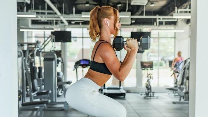 Kızlar, erkekler için mi Squat yapıyor?