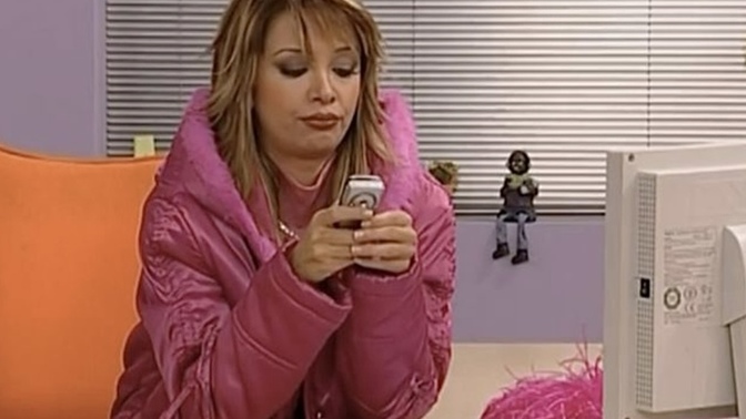 Flörtlerin/sevgililerin sürekli mesajlaşması sıkıcı değil mi?