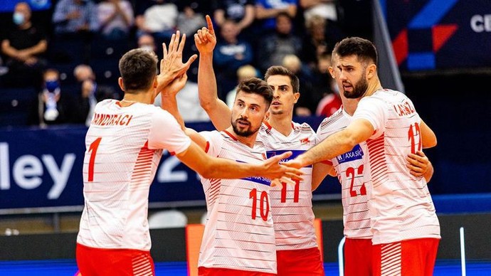 Voleybol erkeklere, futbol kızlara göre değil bir önyargı mı sizce?