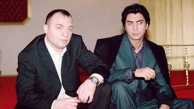 Gelmiş geçmiş kadrosu efsane diziler size göre hangisidir?