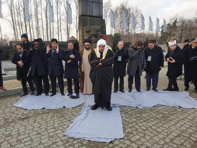 Müslüman Dünya Birliği Genel Sekreteri, Holokost kurbanları için dua etti. Ne düşünüyorsunuz?