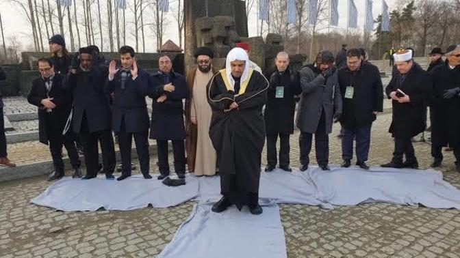Müslüman Dünya Birliği Genel Sekreteri, Holokost kurbanları için dua etti. Ne düşünüyorsunuz?