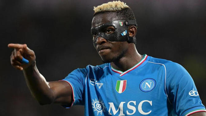 Victor Osimhen resmen Galatasaray'da! Sizce yıldız futbolcu sarı kırmızılılarda başarılı olabilir mi?