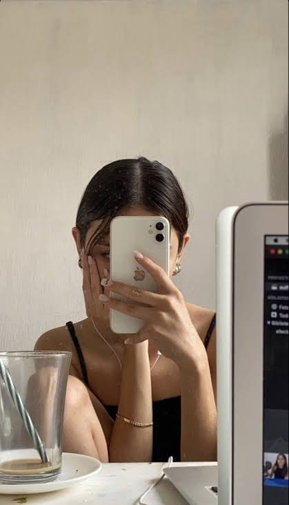 Neden arka kamera dan çekilen fotoğraflar bizi olduğumuzdan farklı gösterir?
