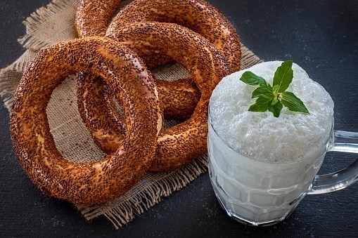 Simidin yanına çay mı, ayran mı yakışır?