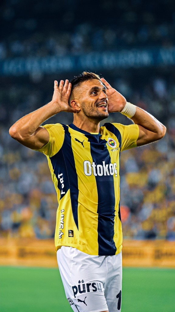 ODTÜ'lü öğrencilerden Rafa Silva temalı mezuniyet pankartı! Sen olsaydın pankarta ne yazarsın?