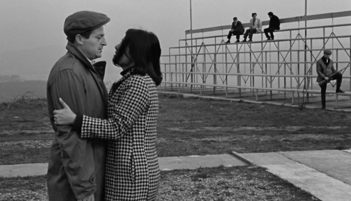 Sizin için İzlenecek film bulmak mı daha zordur? Yoksa sıkıldığınız bir filmi bitirmek için dayanmak mı?