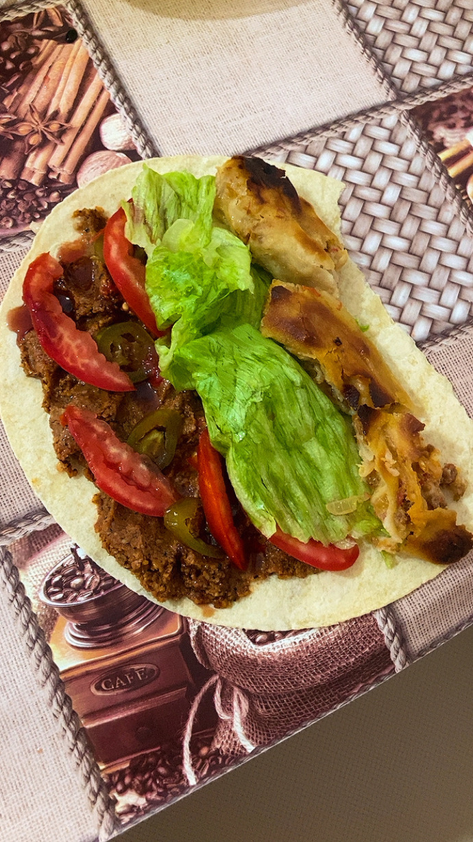 Çiğ köfte dürümün içine kıymalı börek konur mu 🤔?