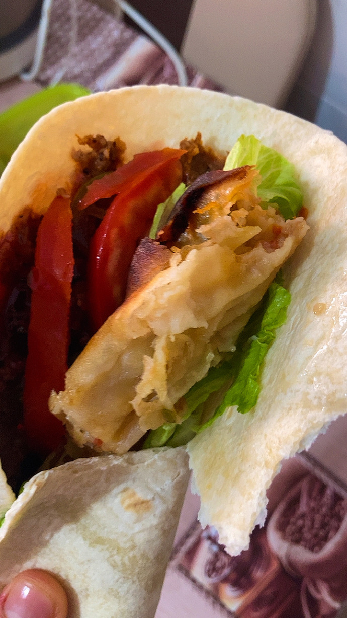 Çiğ köfte dürümün içine kıymalı börek konur mu 🤔?