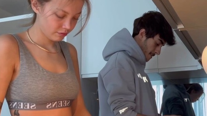 Hangisini seçerdin? Sana yemek yapan seksi sevgili mi? Birlikte yemek yaptığın eğlenceli sevgili mi?