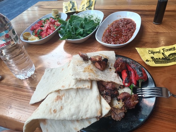 Dışarıda yemek yerken en çok dikkat ettiğiniz şey nedir?