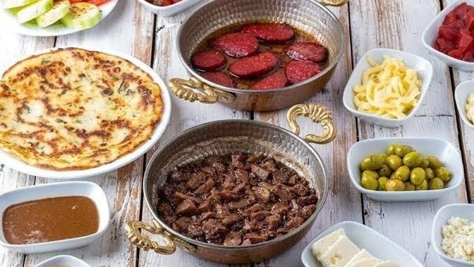 Size göre, kahvaltıda kavurma yenir mi?