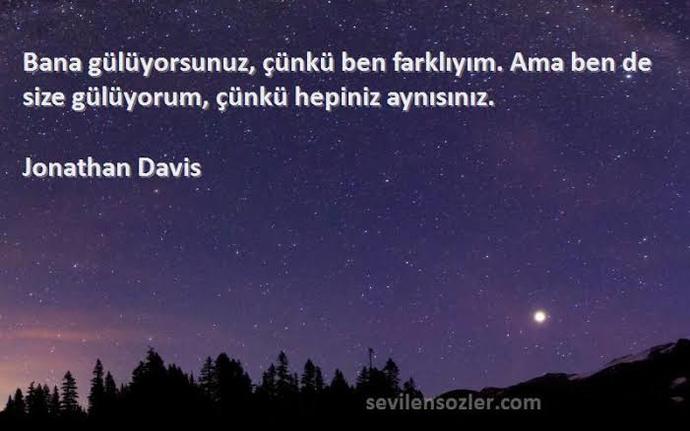 Burdaki sen mi farklı, reeldeki sen mi farklı?