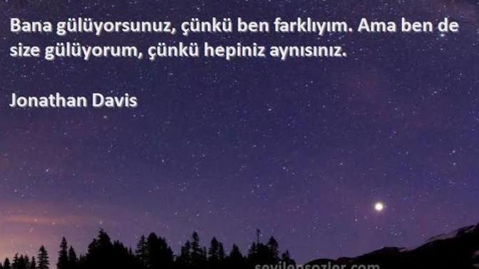 Burdaki sen mi farklı, reeldeki sen mi farklı?