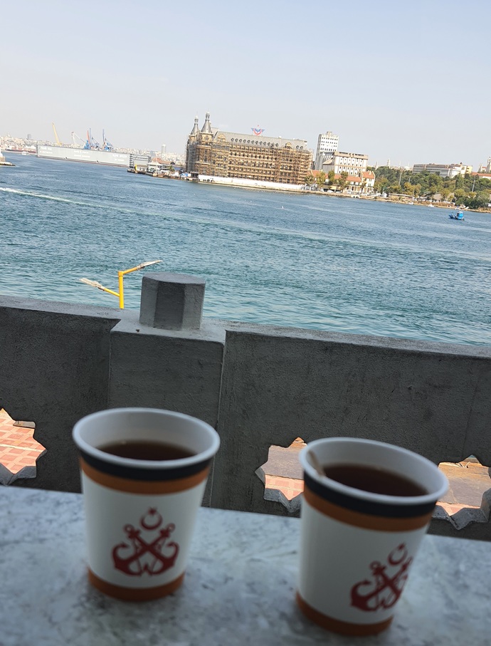 Çayın yanında en güzel ne gider?