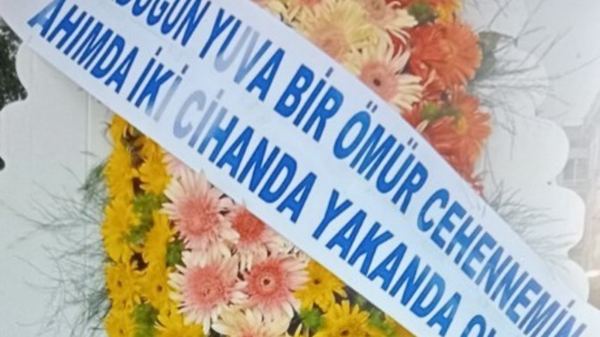 Eski sevgilinizin düğününe çelenk gönderir veya katılır mıydınız?