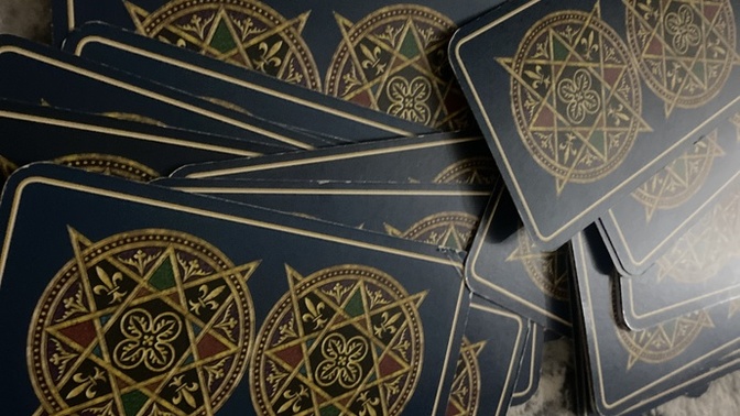 Tarot isteyen var mııı?