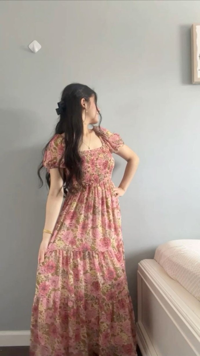 Bu kıyafetlerden hangisi sahilde daha rahat olur?