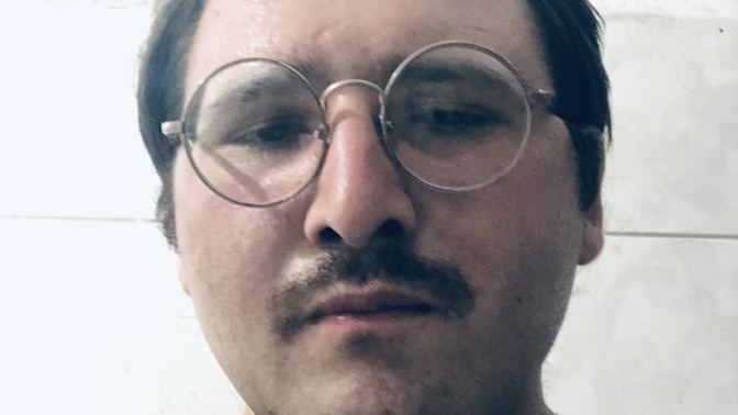 Pala bıyığı bırakınca Adanalı dizindeki Oktay Kaynarca yavuz başkomiser gibi asi ve öfkeli olmuş muyum sizce de?