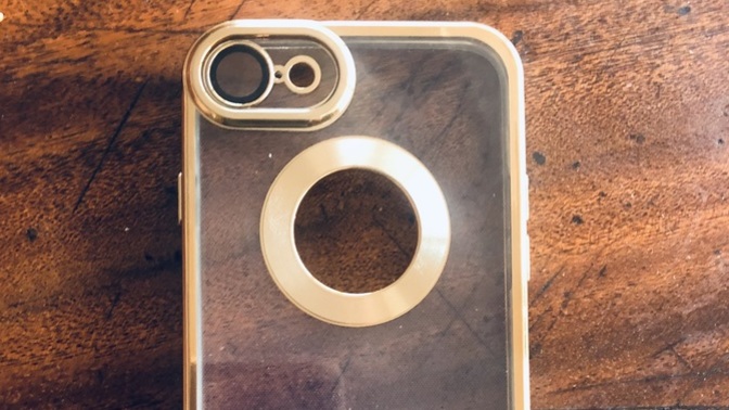 Lansman gold renk kamera koruyuculu kılıfım nasıl 100 tl ye aldım iPhone 8 için yakışmış mı telefona?