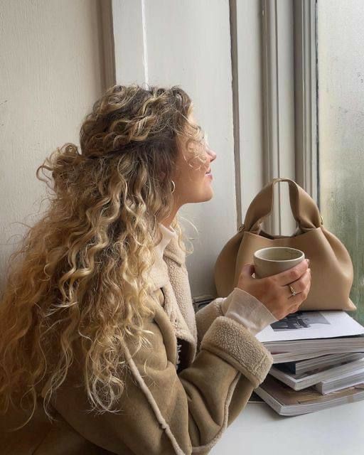 Kıvırcık saç mı düz saç mı daha iyi?