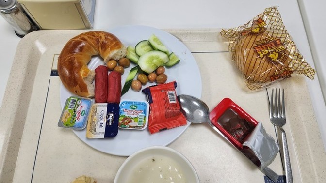 Gecenin bu saatinde bu yemeği yiyorsam sizce neredeyimdir?