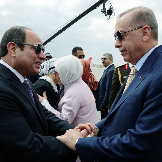 Sayin Erdogan neden bir oyle bir boyle? Oy veren arkadaşlar görüşlerinizi merak ediyorum?