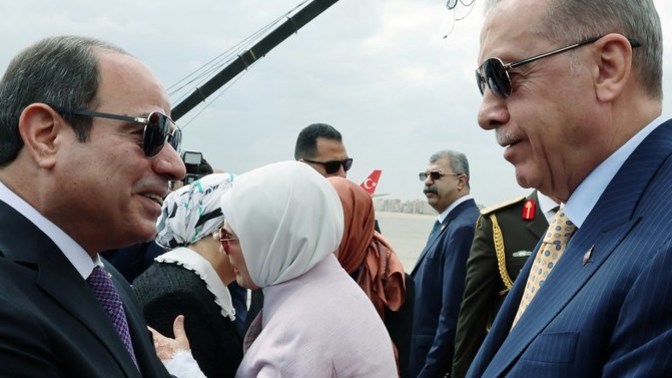 Sayin Erdogan neden bir oyle bir boyle? Oy veren arkadaşlar görüşlerinizi merak ediyorum?