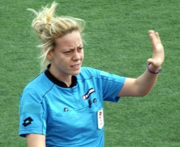 Kadın hakemler sporda ve özellikle futbolda sizce yeteneksiz ve güvenilmez midirler?
