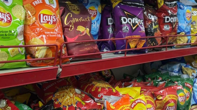Sporcu dediğin Cips yer mi?